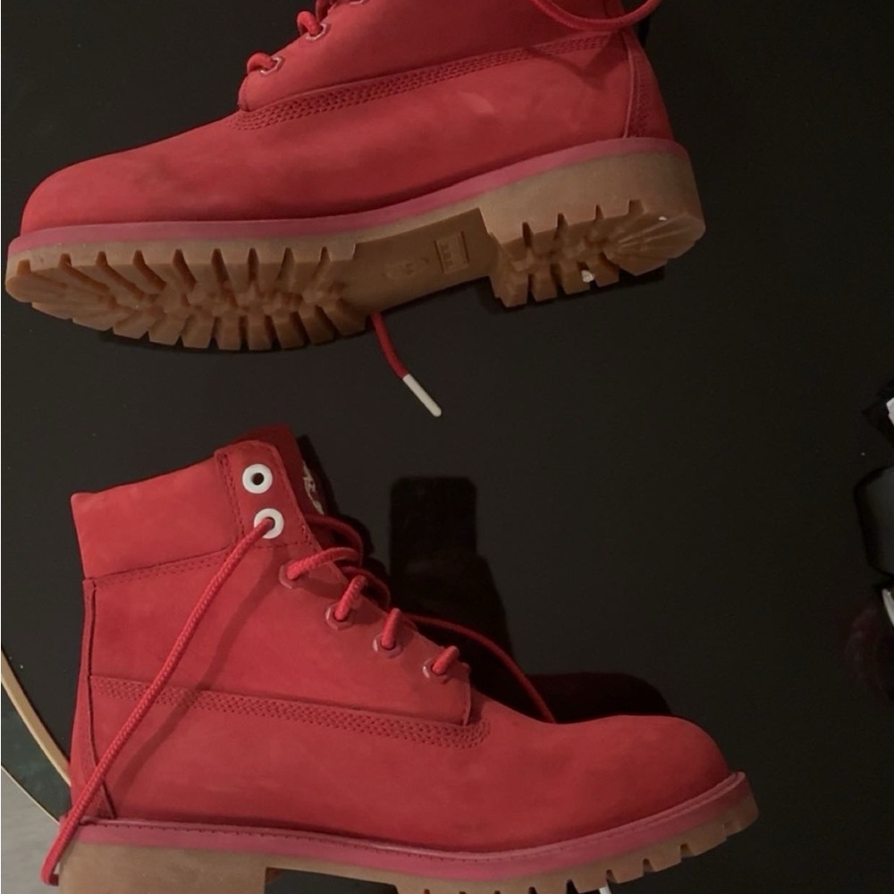 Timberland Red Patterned Interior - image 3